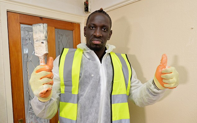 (Images) Mamadou Sakho switches from Liverpool star to painter & decorator