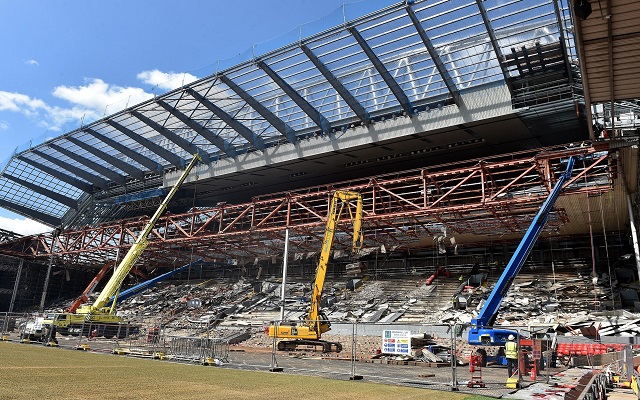 (Video) Stadium update: Club crest added to facade as Main Stand nears completion