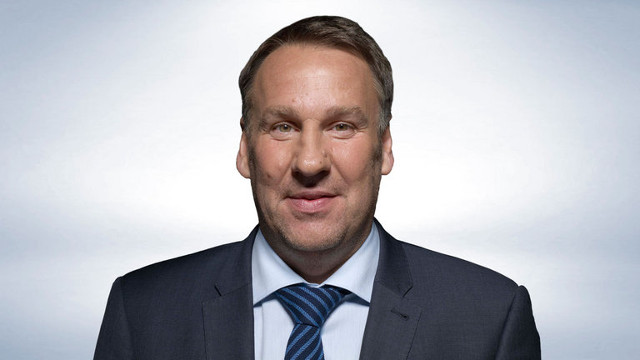 ‘Only time will tell’ – Paul Merson offers his predictions for the final day of the season and discusses whether Liverpool or Manchester City will be lifting the title