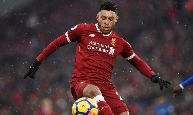 Liverpool surprise fans with incredible update on Oxlade-Chamberlain return date