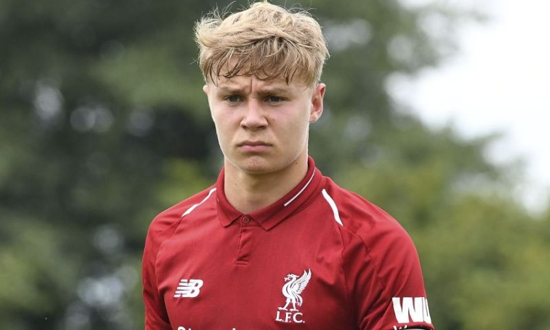 Prolific Liverpool striker signs first professional contract with the club