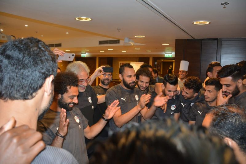 Salah celebrates glittering season with Egyptian squad in a unique way