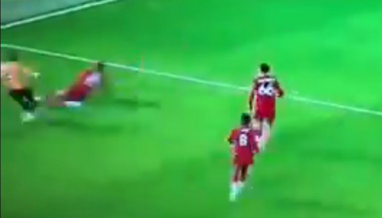 (Video) Gomez’s diving block shows CB in top, top form right now