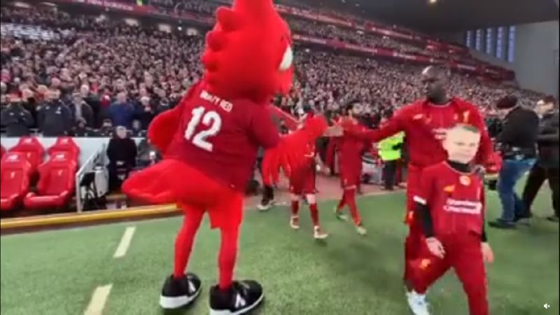 (Video) Sadio Mane high-fives Mighty Red before kick-off at Anfield