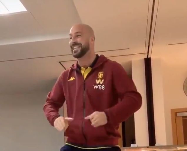 (Video) Former LFC man Pepe Reina sings familiar song at Aston Villa initiation