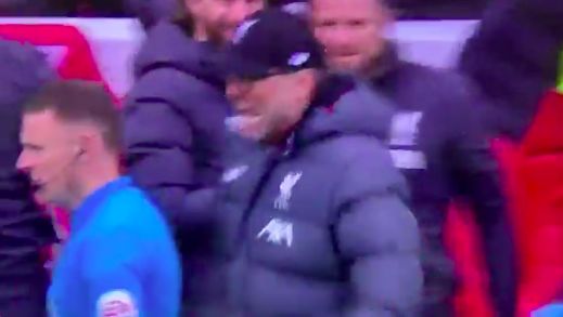 (Video) Klopp massively gives it to 4th official in angry celebration after Liverpool goal