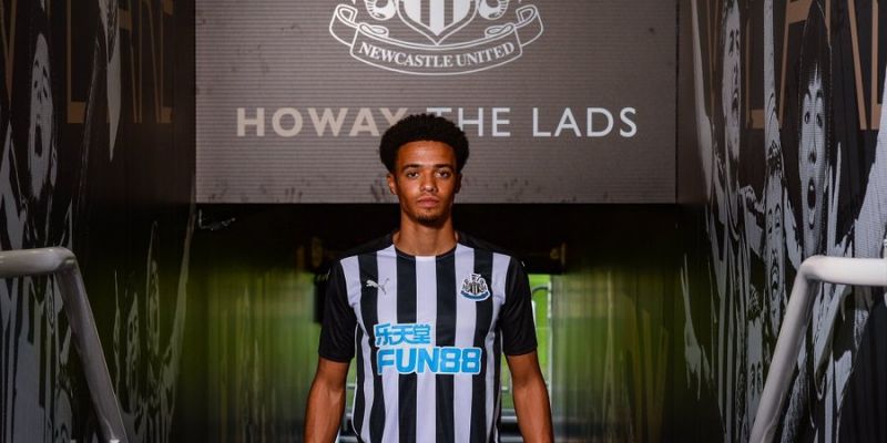 Jamal Lewis name-checks Liverpool duo in first interview as a Newcastle player