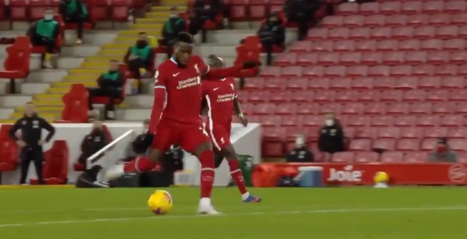 (Video) Origi rattles the crossbar after going one-on-one with Pope