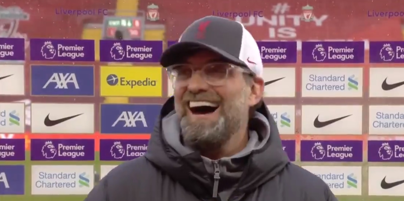 (Video) Klopp laughs when told who Ancelotti has on the bench: “Carlo the poker face!”