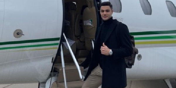 (Image) Ozan Kabak finally travels to Liverpool for photos, videos and interview at Anfield