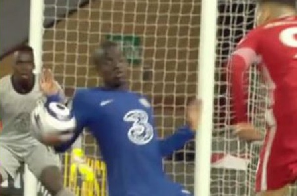 (Photo) Liverpool stitched up as Reds denied penalty after Kante handball