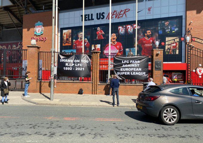 (Photo) Liverpool fans hang anti-ESL banners on Anfield gates