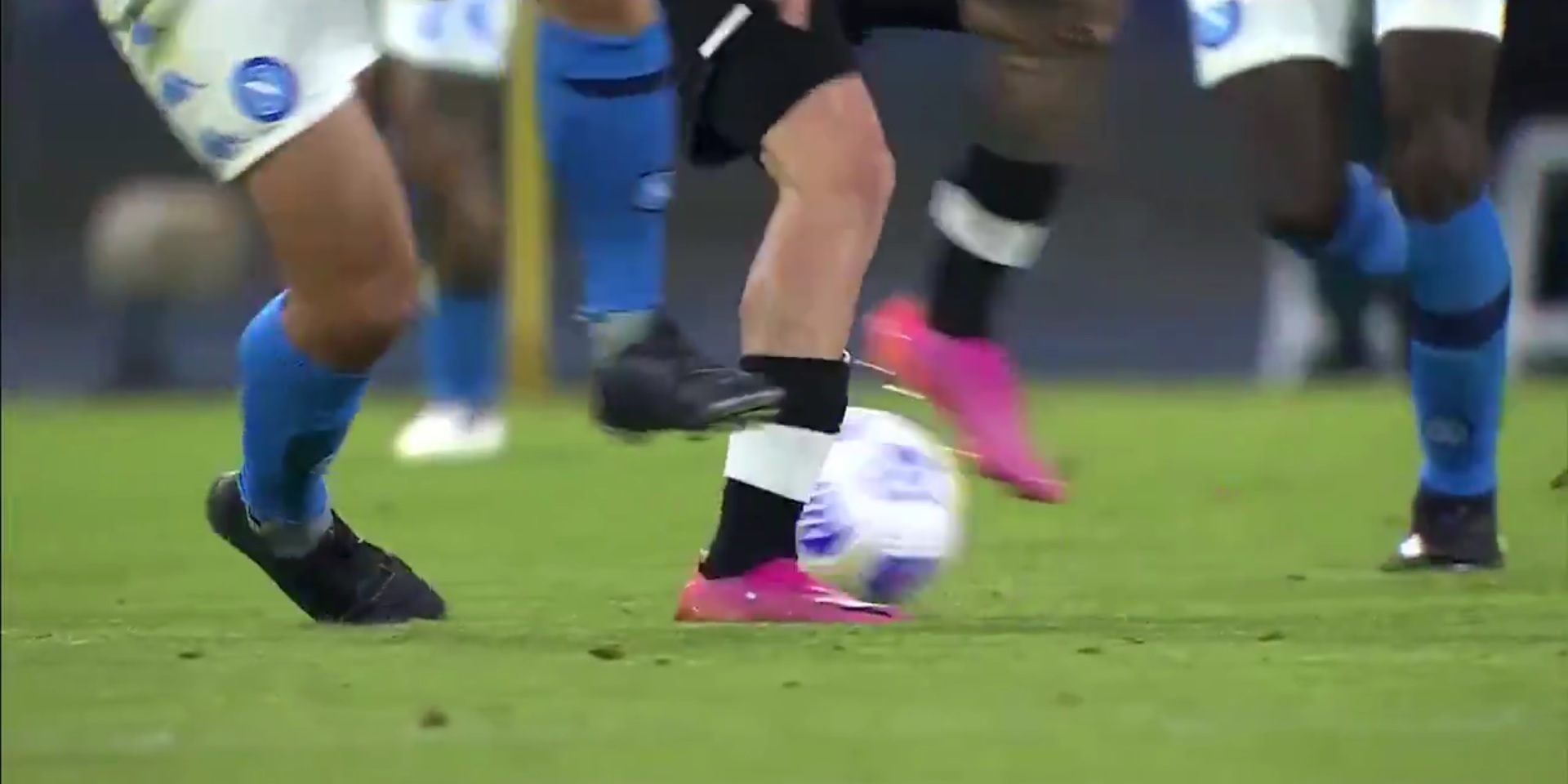 (Video) Liverpool-linked midfielder destroys two Napoli players in rapid counter-attack