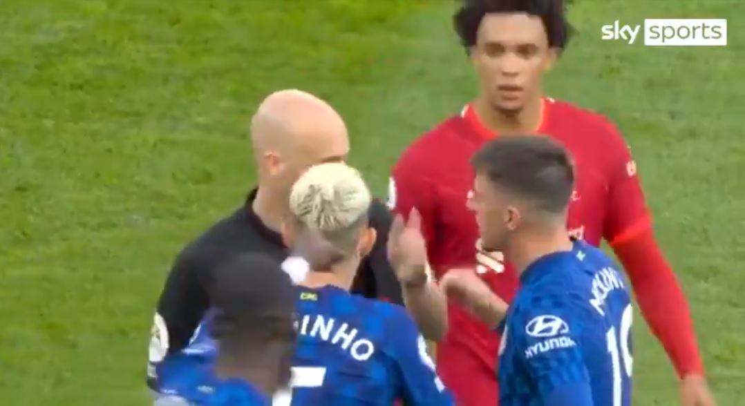 (Video) Chelsea players fume at Anthony Taylor after Salah scores from controversial VAR penalty call