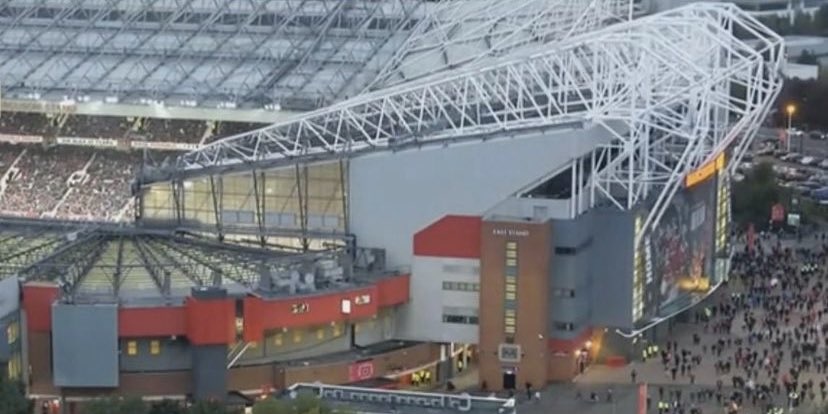 (Image) Unbelievable scenes at Old Trafford as Manchester United fans leave in droves at half-time after humiliating first-half
