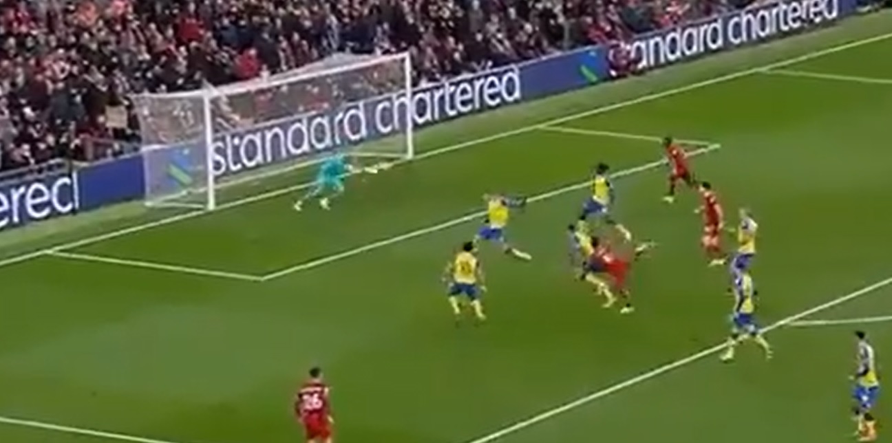 (Video) Thiago nets after bamboozling Southampton star with magnificent step-over