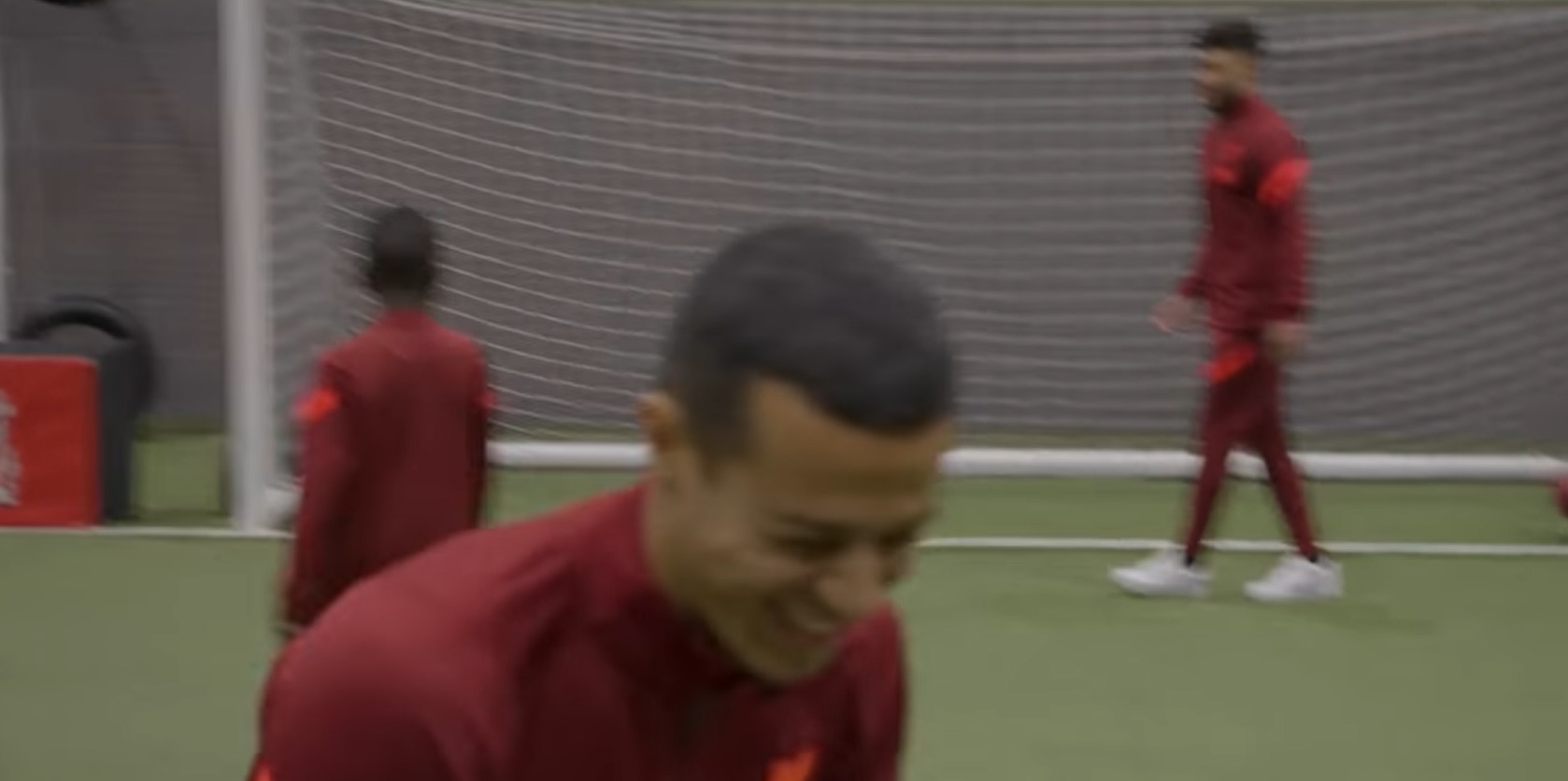 (Video) Thiago gets the giggles over the Ox getting destroyed in goal by two Liverpool U9s starlets