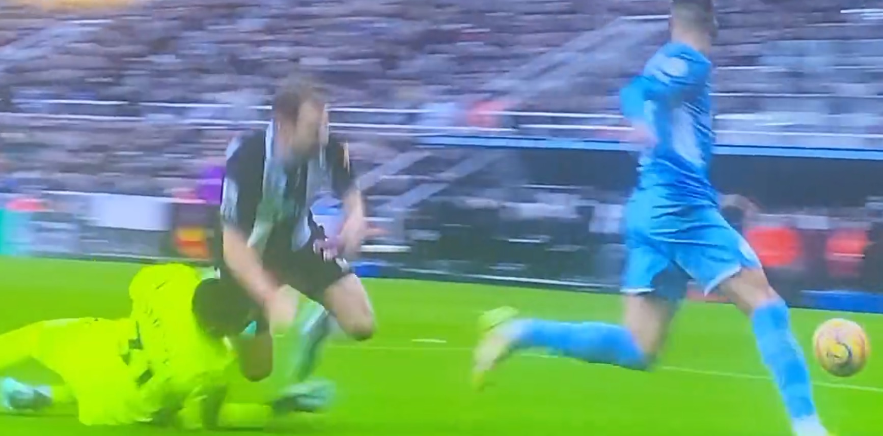 (Video) Woeful refereeing sees City get away with one as Newcastle player clattered by Ederson with VAR nowhere to be seen