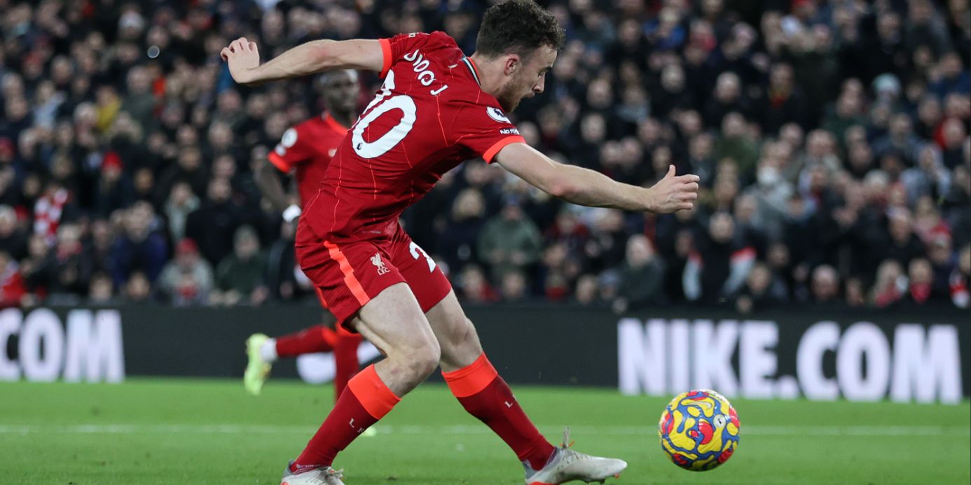 Liverpool supporters baffled as Diogo Jota takes penalty with his right foot despite many thinking he was left footed