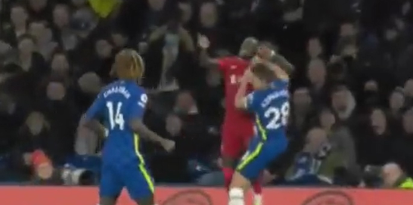(Video) Mane booked inside of first 15 seconds for accidental elbow into Azpilicueta’s face