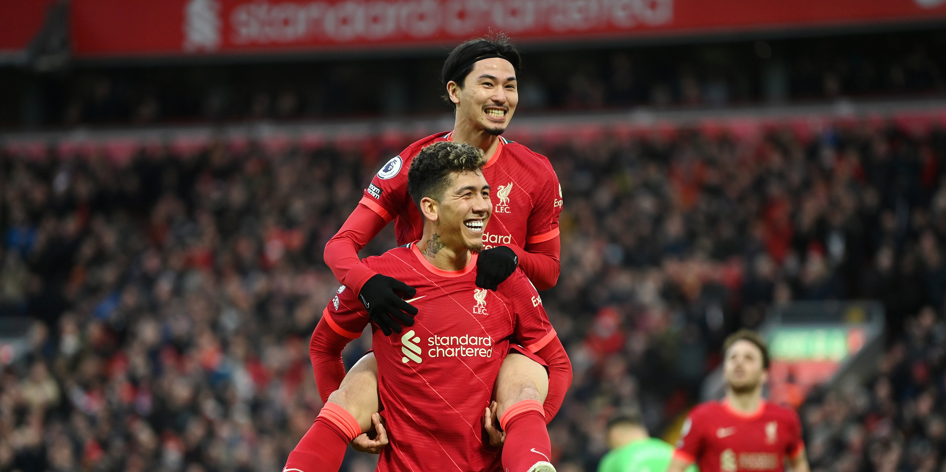 Former Manchester United midfielder claims Bobby Firmino ‘can help’ the Old Trafford outfit as Brazilian nears final 12 months of Liverpool contract