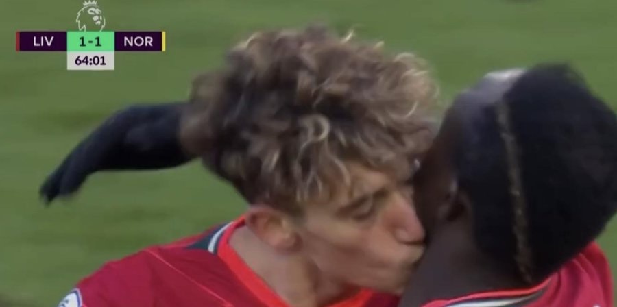 (Image) Delighted Tsimikas plants a kiss on Mane after Liverpool equaliser