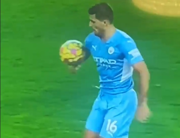 (Video) VAR absent as City’s Rodri gets away with most blatant handball of the season