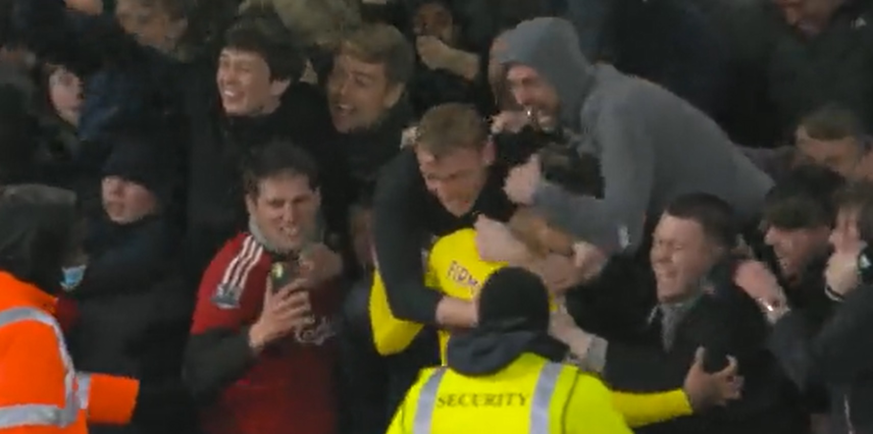(Video) Firmino joins Liverpool fans in the away section after doubling Reds’ lead at Arsenal