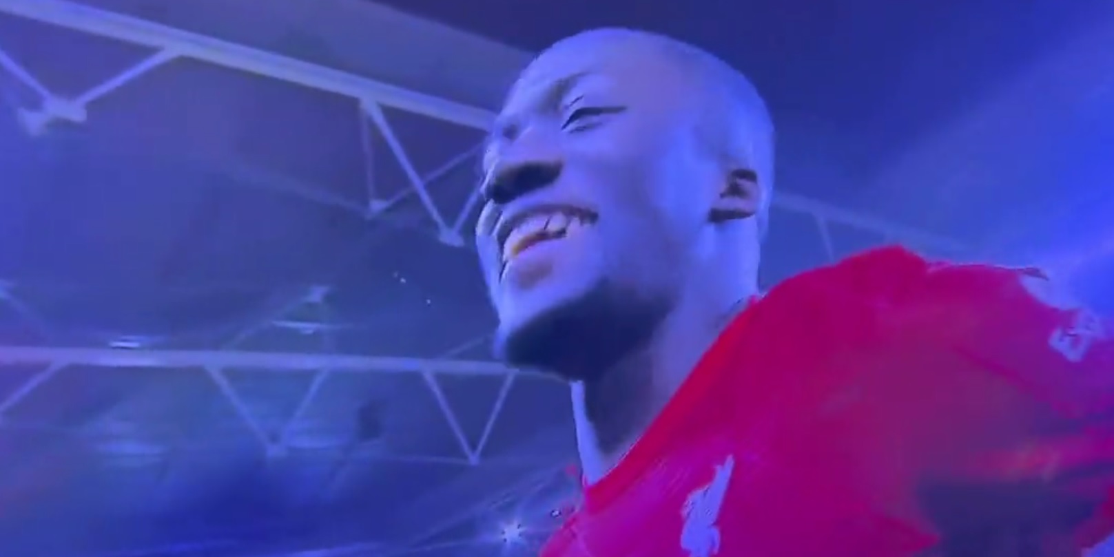 (Video) Eagle-eyed Liverpool fan catches Diaz chucking gloves at Konate’s head in cheeky antics