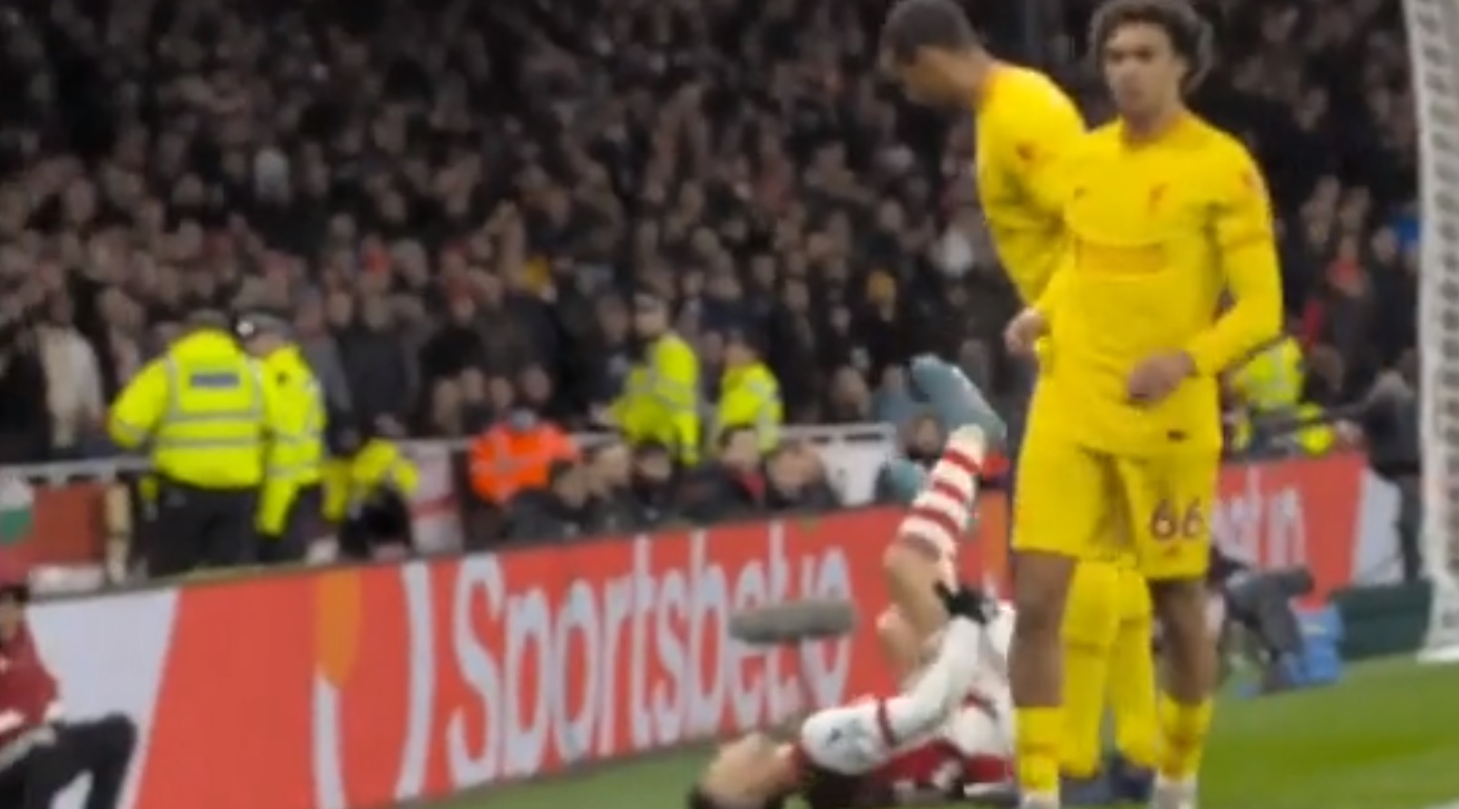 (Video) Joel Matip hilariously stares out downed Gabriel Martinelli during Liverpool victory