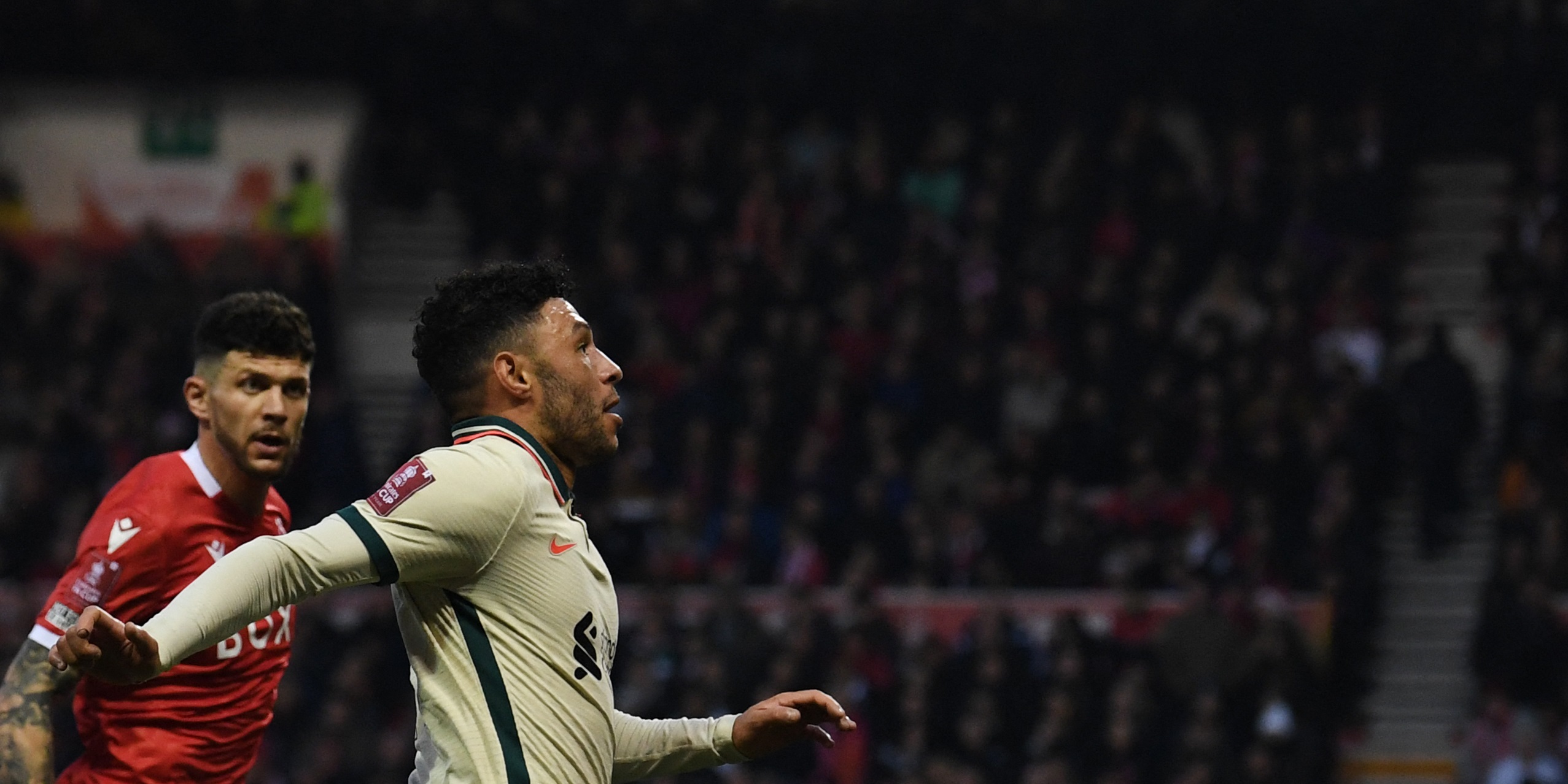 (Images) Oxlade-Chamberlain looks visibly upset after being hooked in second-half of FA Cup win