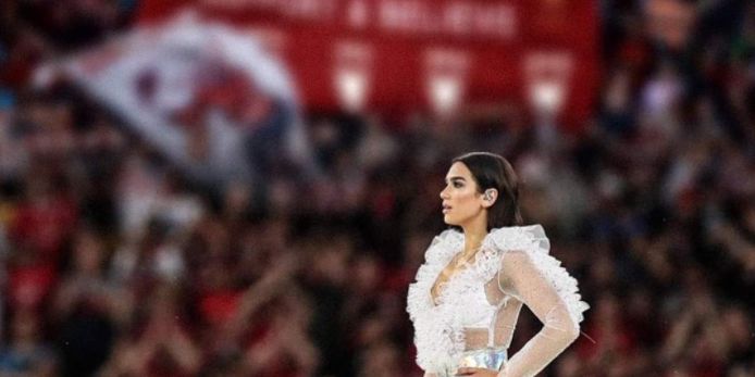 Dua Lipa reacts to Liverpool fans’ rendition of ‘One Kiss’ after Carabao Cup victory