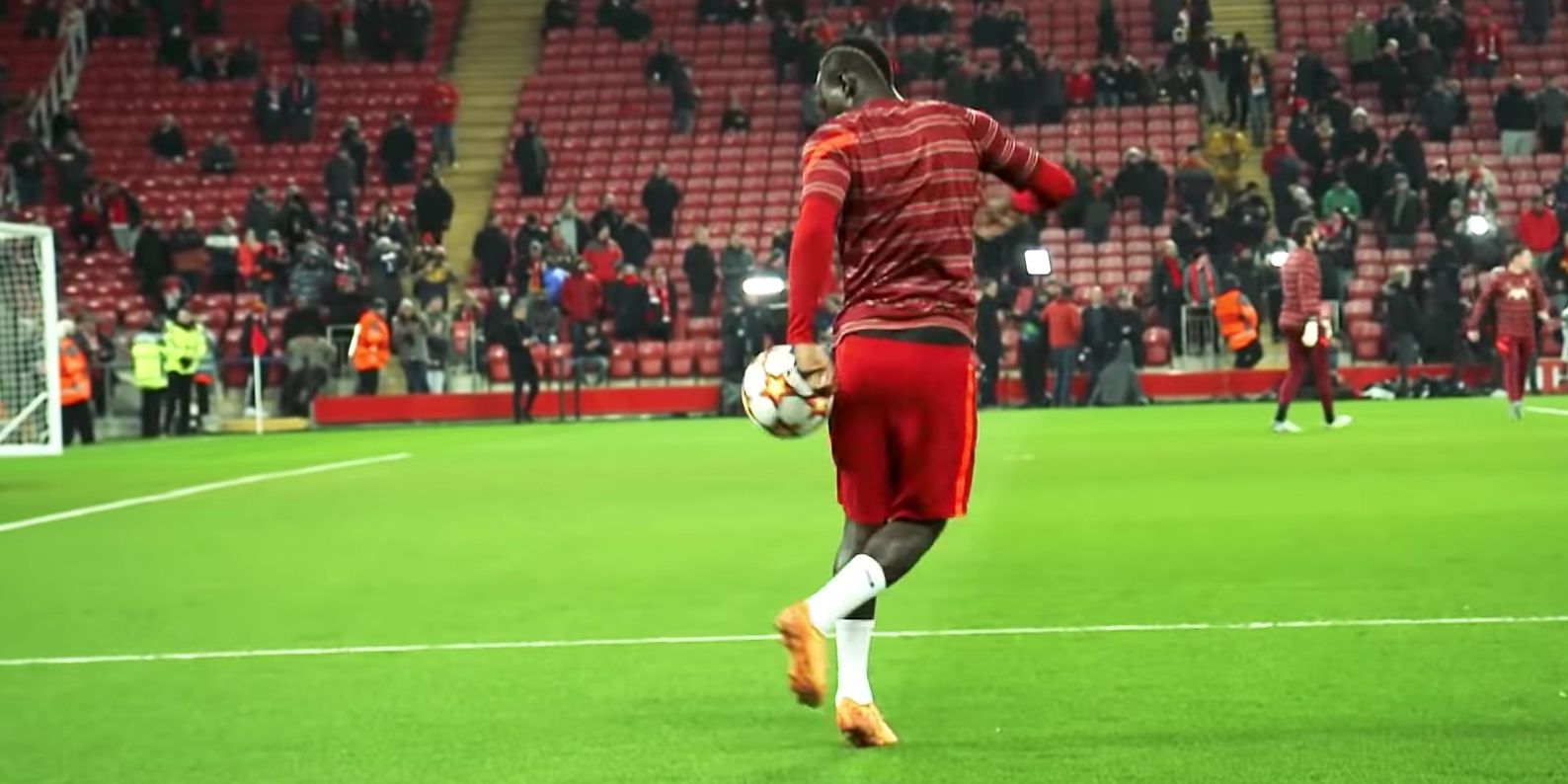 (Video) Sadio Mane shows off his skills at Anfield before kick-off against Inter Milan