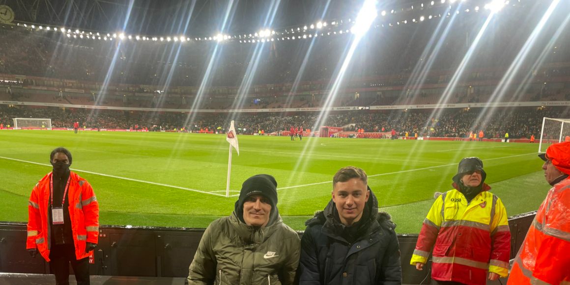 (Image) Former Liverpool player spotted in Emirates crowd supporting the Reds