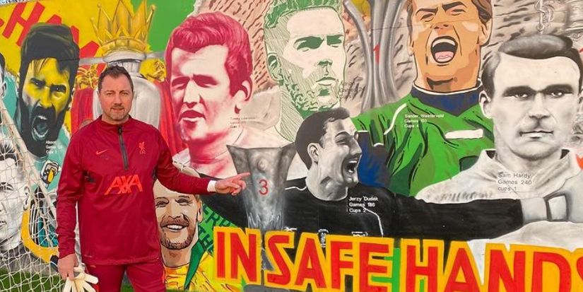 (Images) Jerzy Dudek and Sander Westerveld’s delight at seeing their face on the mural of Liverpool goalkeepers