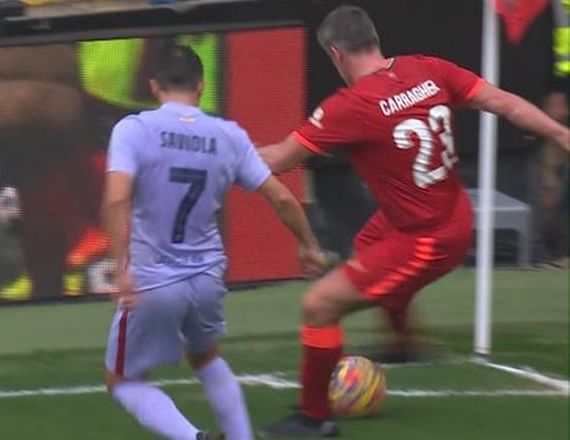 (Video) Watch Jamie Carragher perform filthy Cruyff turn during Legends clash between Liverpool and Barcelona