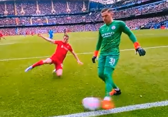 (Video) Ederson millimetres away from producing howler of the season with failed clearance