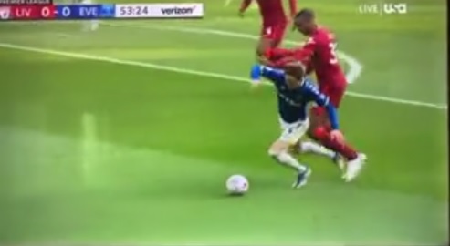(Video) Everton’s Gordon reacts to perceived wronging after Matip shove