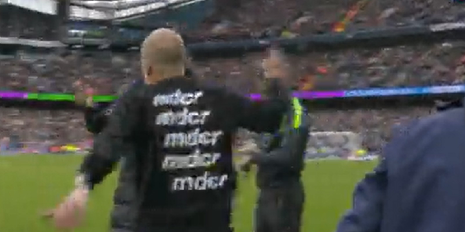 (Video) Watch Guardiola’s hilariously aggressive high five with Klopp after 2-2 City draw
