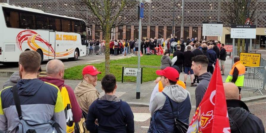 (Photos) Many Liverpool fans stuck in ridiculously long queues for coaches ahead of FA Cup semi-final meeting with Man City