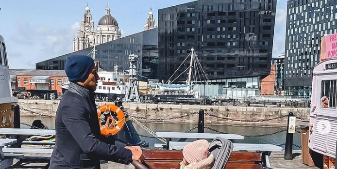 (Images) Thiago Alcantara enjoys some sight-seeing in the Albert Dock as he spends time in Liverpool’s city centre