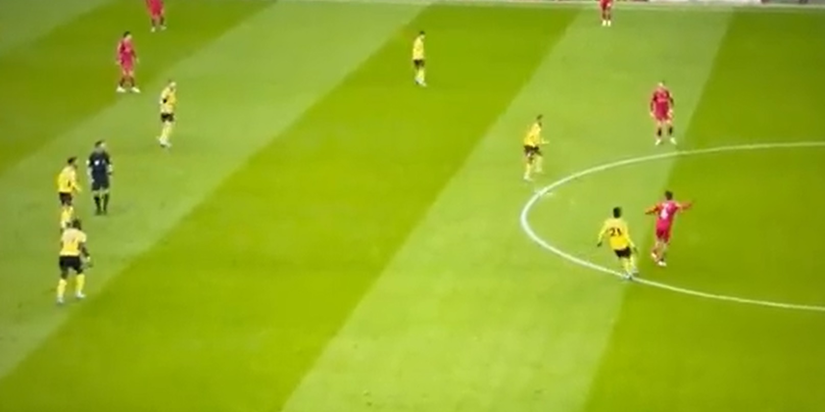 (Video) Thiago’s ludicrous no-look pass will have fans cooing with delight
