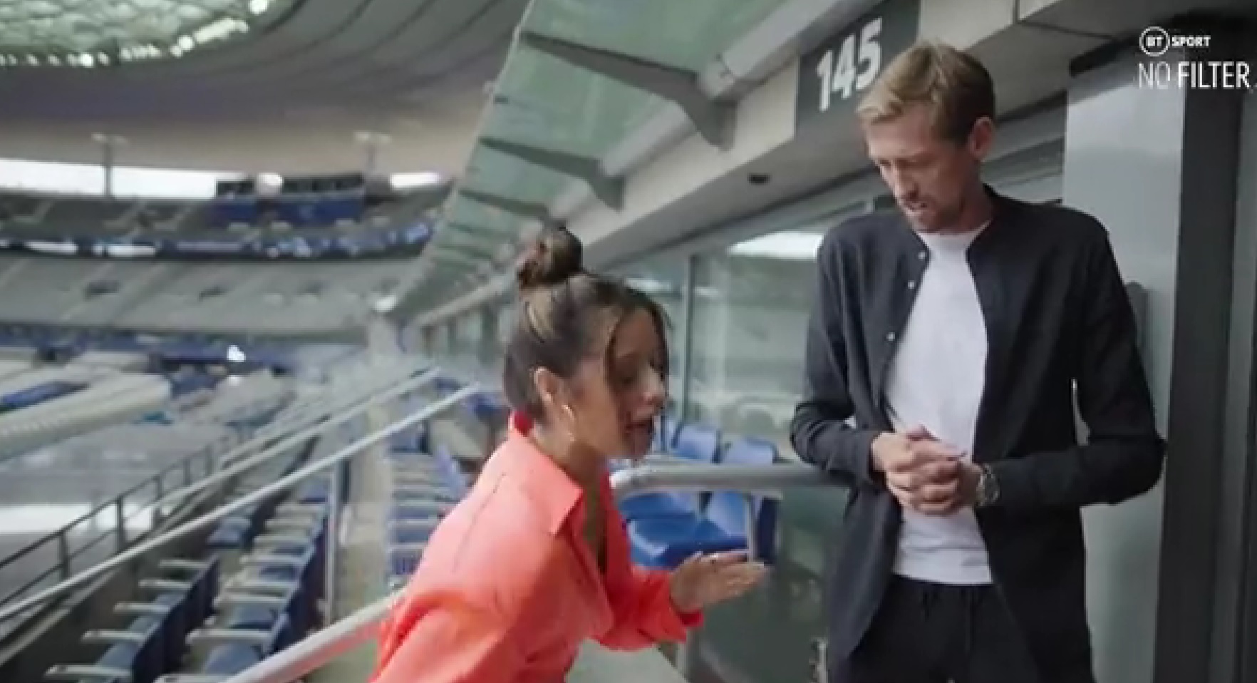 (Video) Crouch teaches the robot routine to CL final singer Camila Cabello: ‘I am incredible at it’