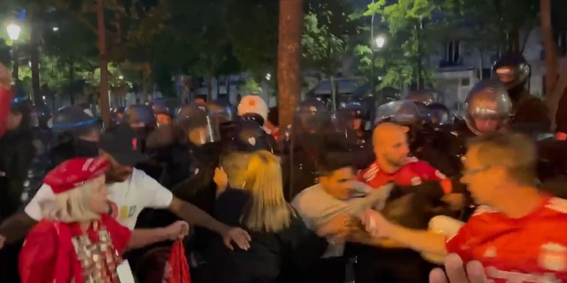 (Video) ‘Beaten with truncheons’ – French journalist’s footage appears to show police charging Liverpool fans unprovoked