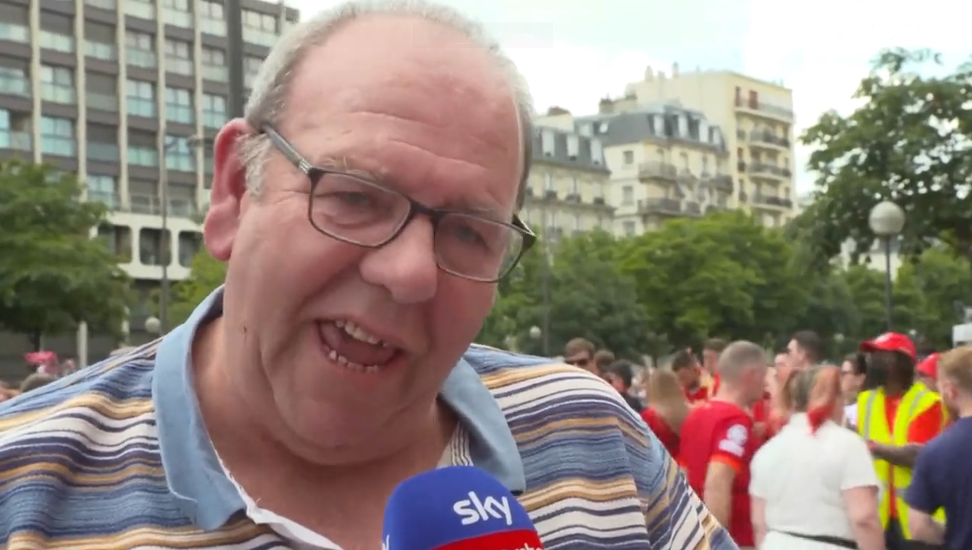 (Video) Man City fan who travelled to Paris can’t believe incredible Liverpool fan-generated atmosphere