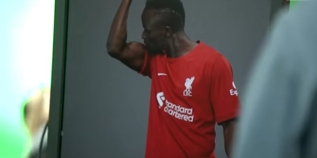 (Image) Mane caught admiring himself and frightening bicep in hilarious snap during Liverpool kit photoshoot