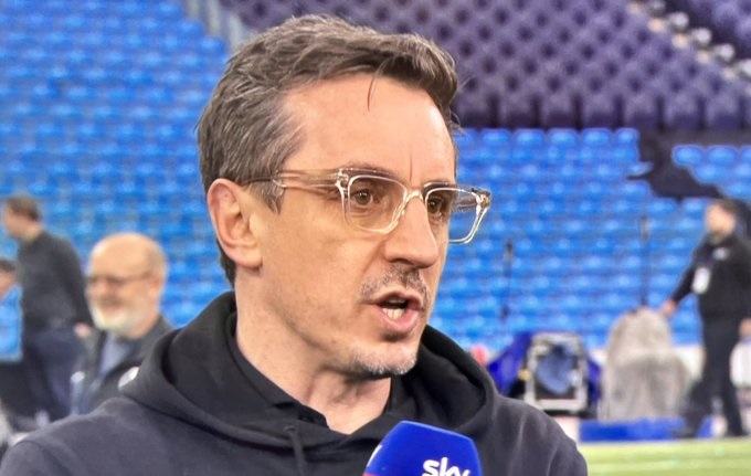 (Images) Friends actor responds to claim that Gary Neville looks the spit of him in one photo
