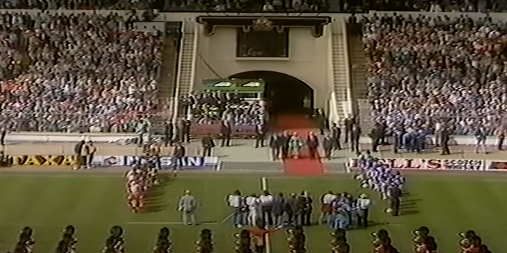 (Video) Liverpool fans boo national anthem before 1986 FA Cup final at Wembley