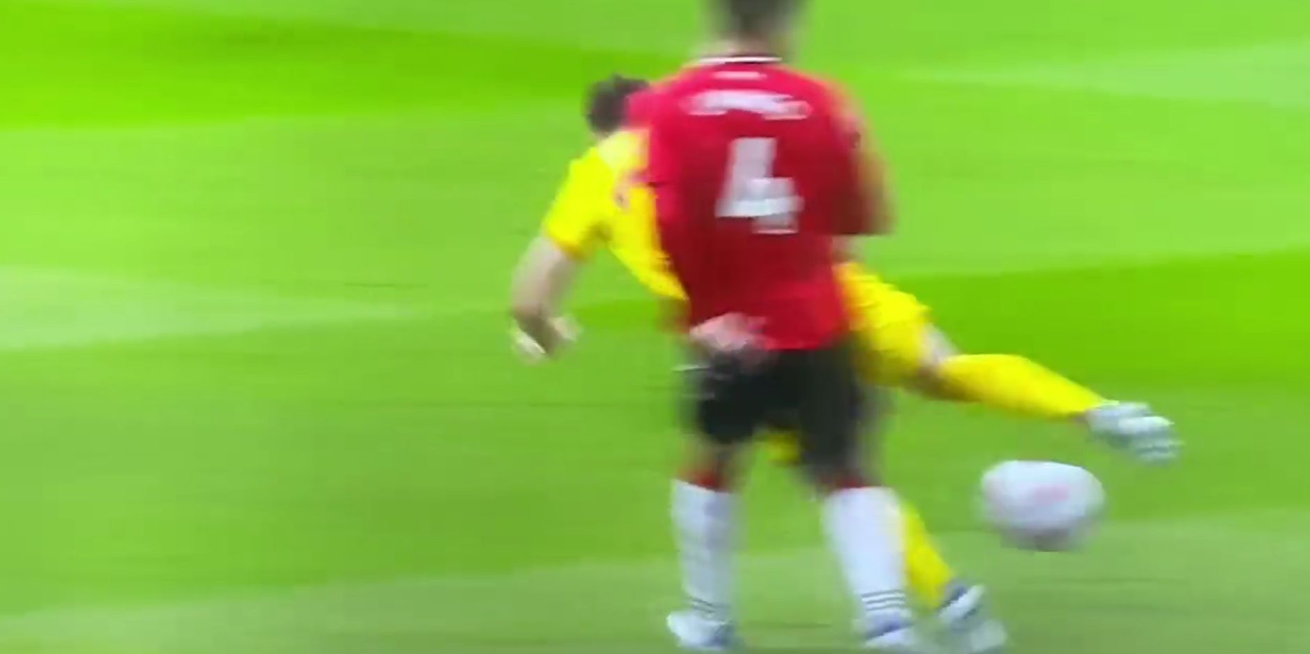 (Video) Diogo Jota seemingly fouled as Southampton go down the other end of the pitch and open the scoring