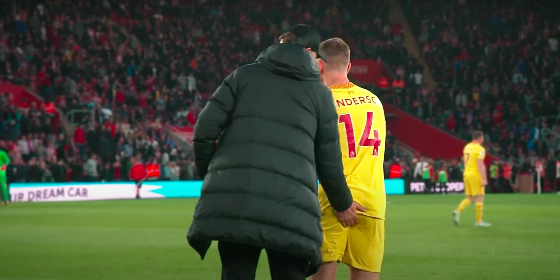 (Video) Jurgen Klopp gives Jordan Henderson a cheeky bum pat ahead of his half-time substitution against Southampton